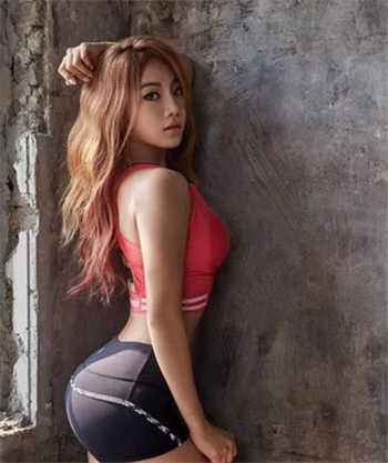 快手女神妲己开车