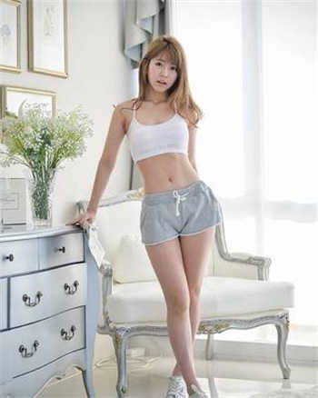 冯提莫吃面包图片