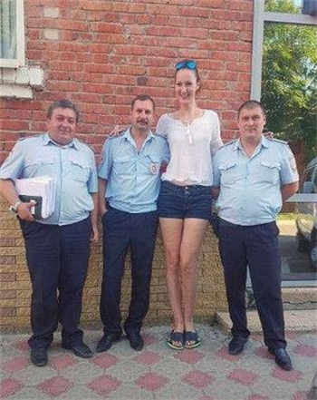 抖音水上乐园掉衣服