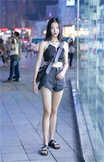 艾秋突袭宿舍免费在线观看