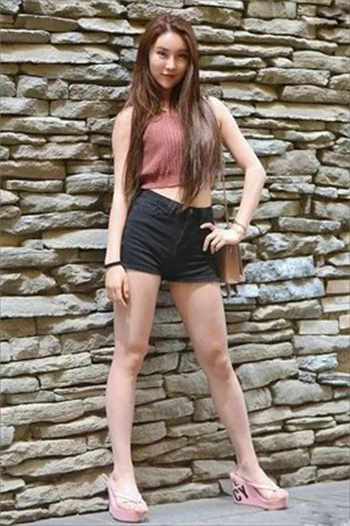 办公室的女银行员工木鱼