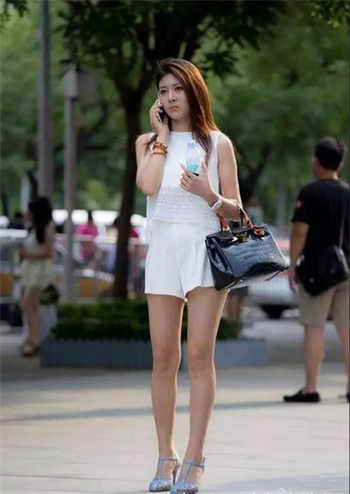 赛高酱裙子吊带掉下来