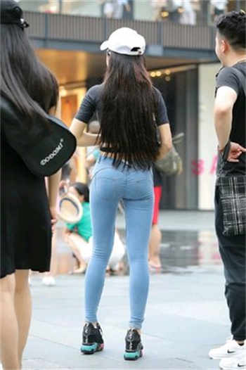《房间》完整视频