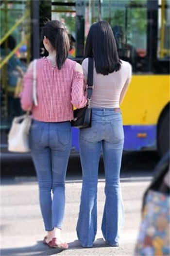 在摇晃的电车上 公寓的家